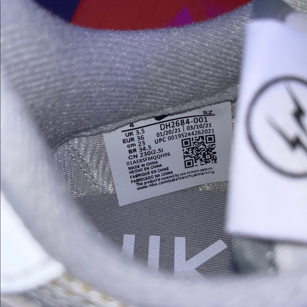 nike sacai tag